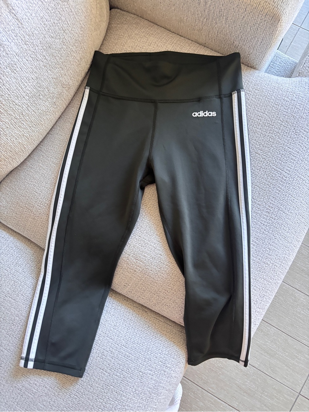 Adidas Olive Green Capri Leggings Y2K Sporty Athleisure M